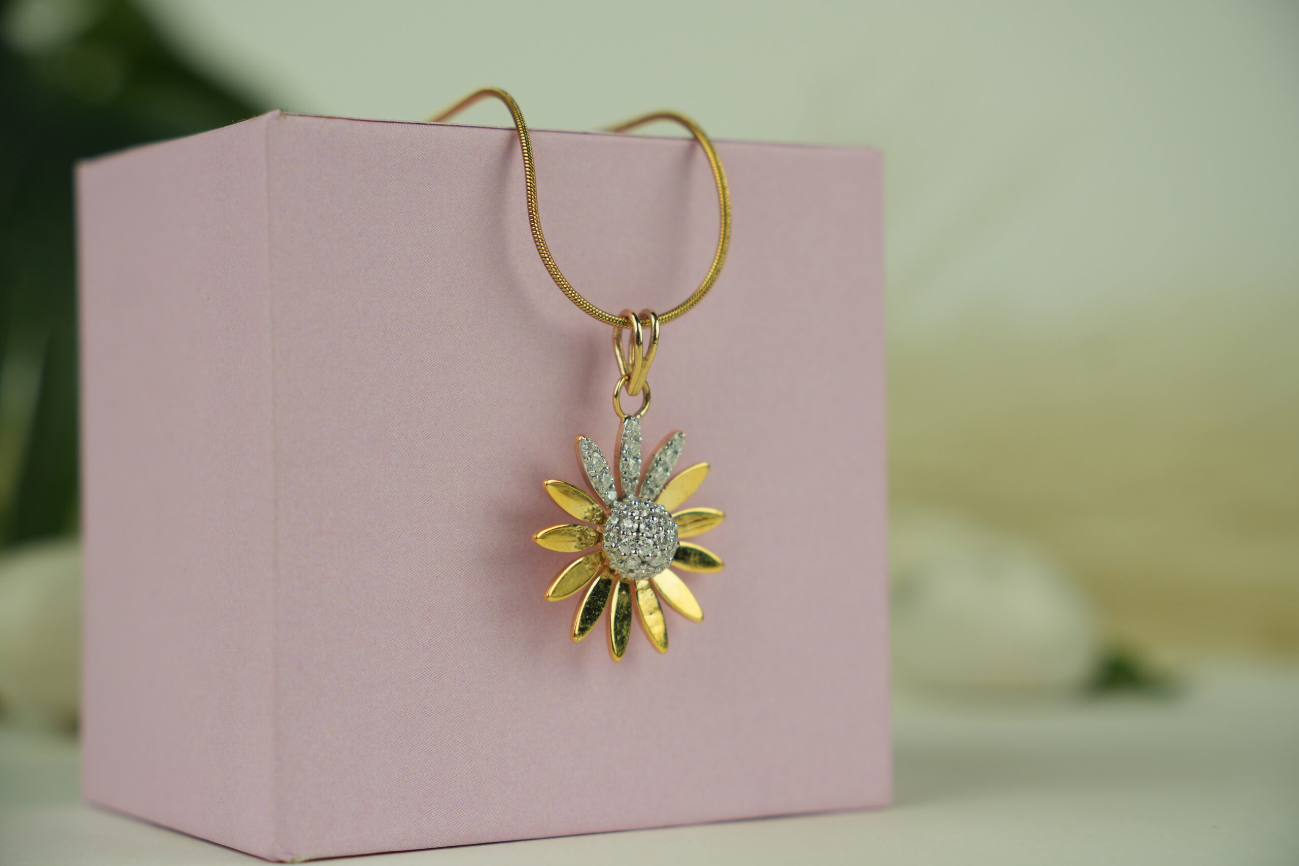 Pendants in 9K gold